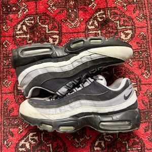 Nike Air Max 95 Men’s Sneakers — Black & Gray Size 10.5